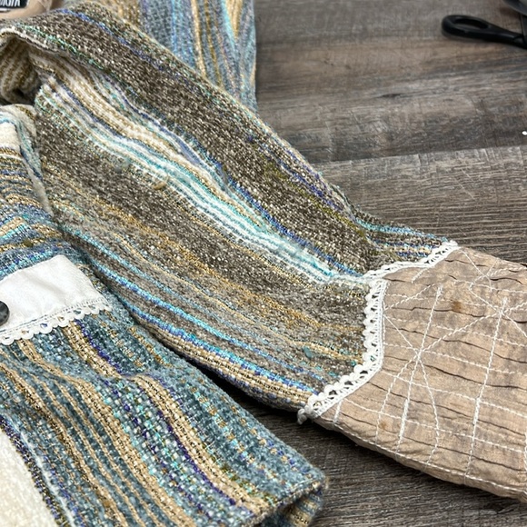 Yak Magik Boho Mixed Material Silk and Button Trimmed Blazer Size Large - Picture 11 of 12